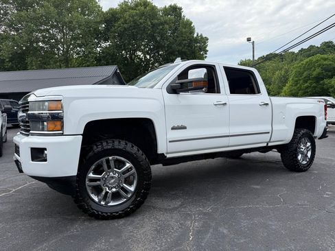 Used 2015 Chevrolet Silverado 2500 High Country w/ Duramax Plus Package AWD/4WD image 2