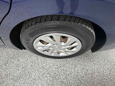 Used 2017 Hyundai Elantra SE image 38