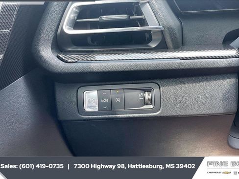 Used 2025 Chevrolet Traverse High Country FWD image 23