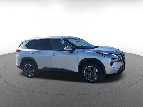 Used 2025 Nissan Rogue SV image 2