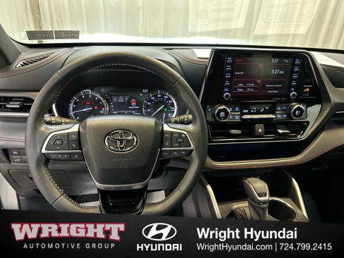 Used 2022 Toyota Highlander XSE image 19