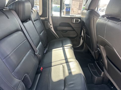 Used 2022 Jeep Wrangler Unlimited Sahara image 14