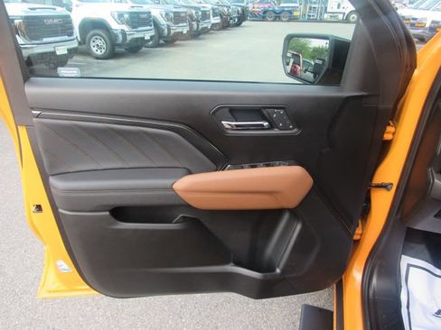 Used 2025 GMC Canyon AT4 w/ Technology Plus Package AWD/4WD image 7