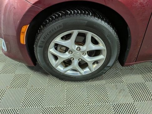 Used 2019 Chrysler Pacifica Limited image 38