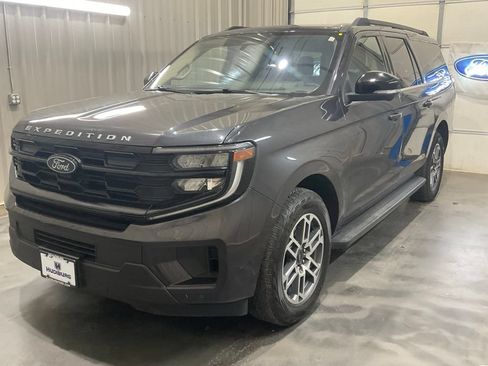Used 2025 Ford Expedition Max Active AWD/4WD image 4