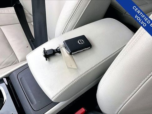 Used 2023 Volvo XC40 B4 Plus w/ Protection Package Premier image 13