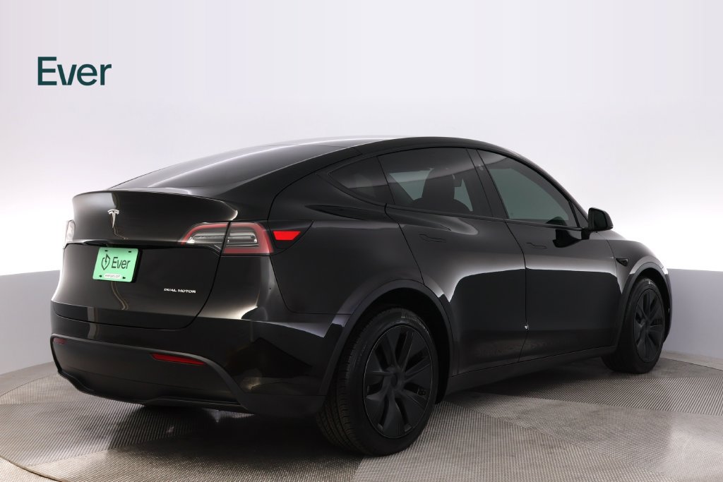 Used 2024 Tesla Model Y Long Range AWD/4WD image 3