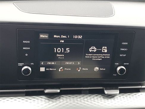 Used 2023 Kia Carnival LX image 16