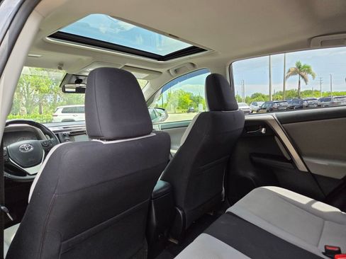 Used 2018 Toyota RAV4 XLE FWD image 24