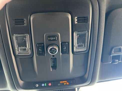 New 2025 Chevrolet Suburban Premier image 27