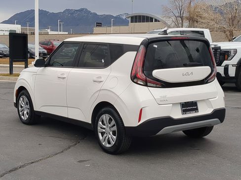 Certified 2023 Kia Soul LX image 3