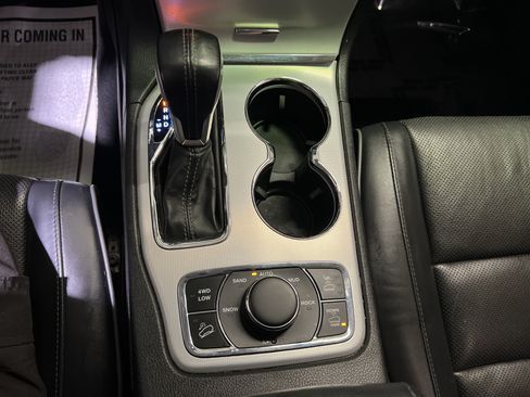 Used 2020 Jeep Grand Cherokee Summit AWD/4WD image 22
