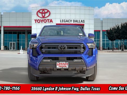 Used 2025 Toyota Tacoma SR5 AWD/4WD image 5