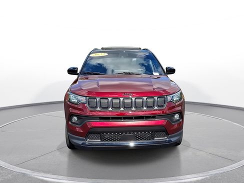Used 2022 Jeep Compass Latitude w/ Sun and Sound Group AWD/4WD image 3