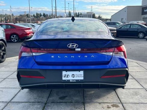 Certified 2025 Hyundai Elantra Sport FWD image 8