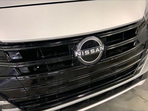 Used 2025 Nissan Versa SV FWD image 28