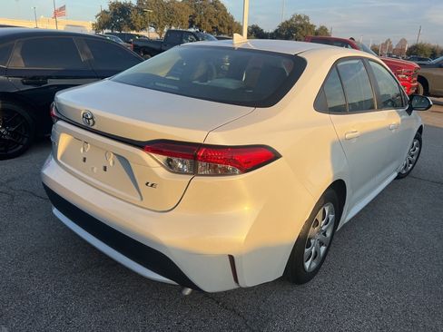 Used 2022 Toyota Corolla LE image 4