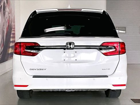 Used 2023 Honda Odyssey Elite image 5