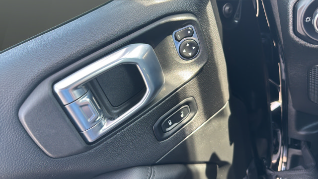 Used 2023 Jeep Wrangler Unlimited Sahara AWD/4WD image 22