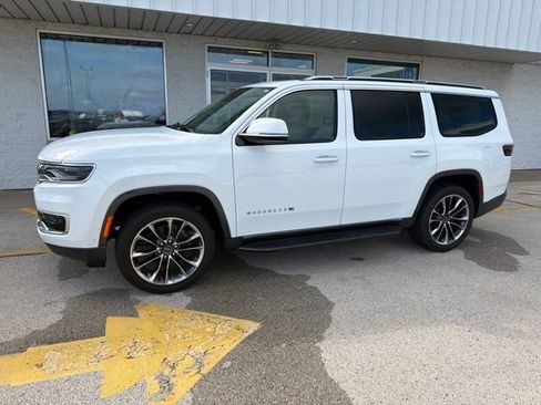Used 2022 Jeep Wagoneer Series II w/ Premium Group I AWD/4WD image 2