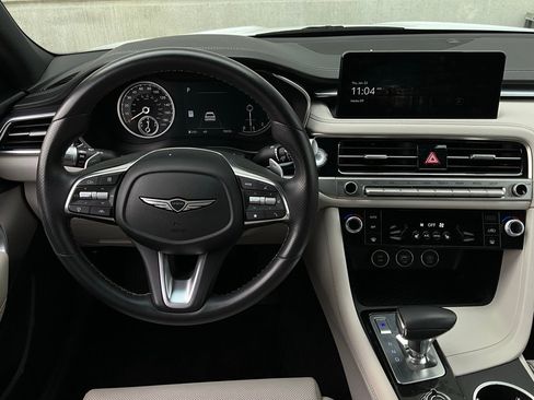 Used 2025 Genesis G70 2.5T image 14