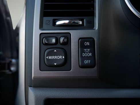 Used 2017 Toyota Sequoia Platinum image 20