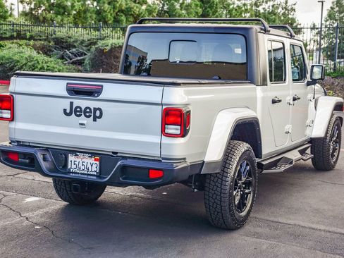 Used 2023 Jeep Gladiator Sport image 7