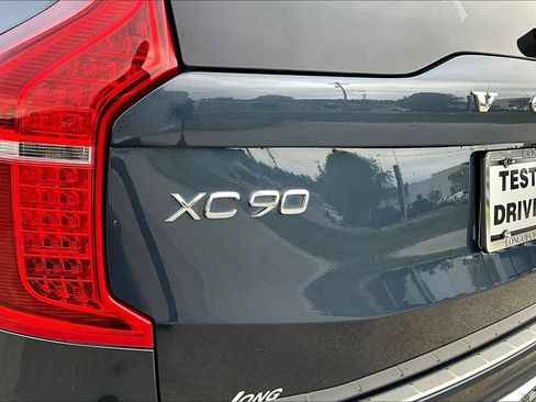 Used 2025 Volvo XC90 T8 Plus w/ Protection Package Premier AWD/4WD image 8