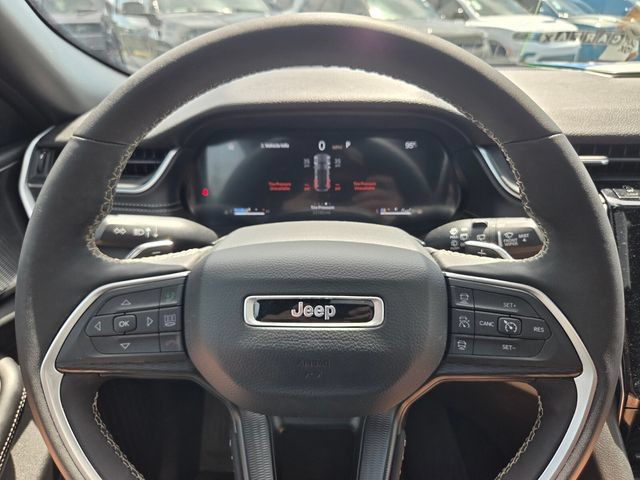 Used 2025 Jeep Grand Cherokee Altitude AWD/4WD image 26