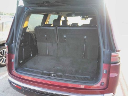 Used 2024 Jeep Wagoneer Series II w/ Flexible Seating Group RWD image 11