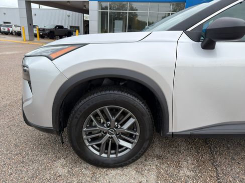 Used 2024 Nissan Rogue S FWD image 12