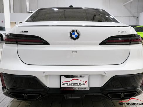 Used 2023 BMW 760i xDrive image 18