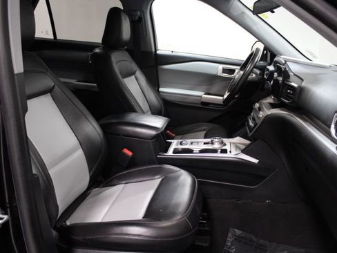 Used 2022 Ford Explorer XLT w/ Equipment Group 202A image 23