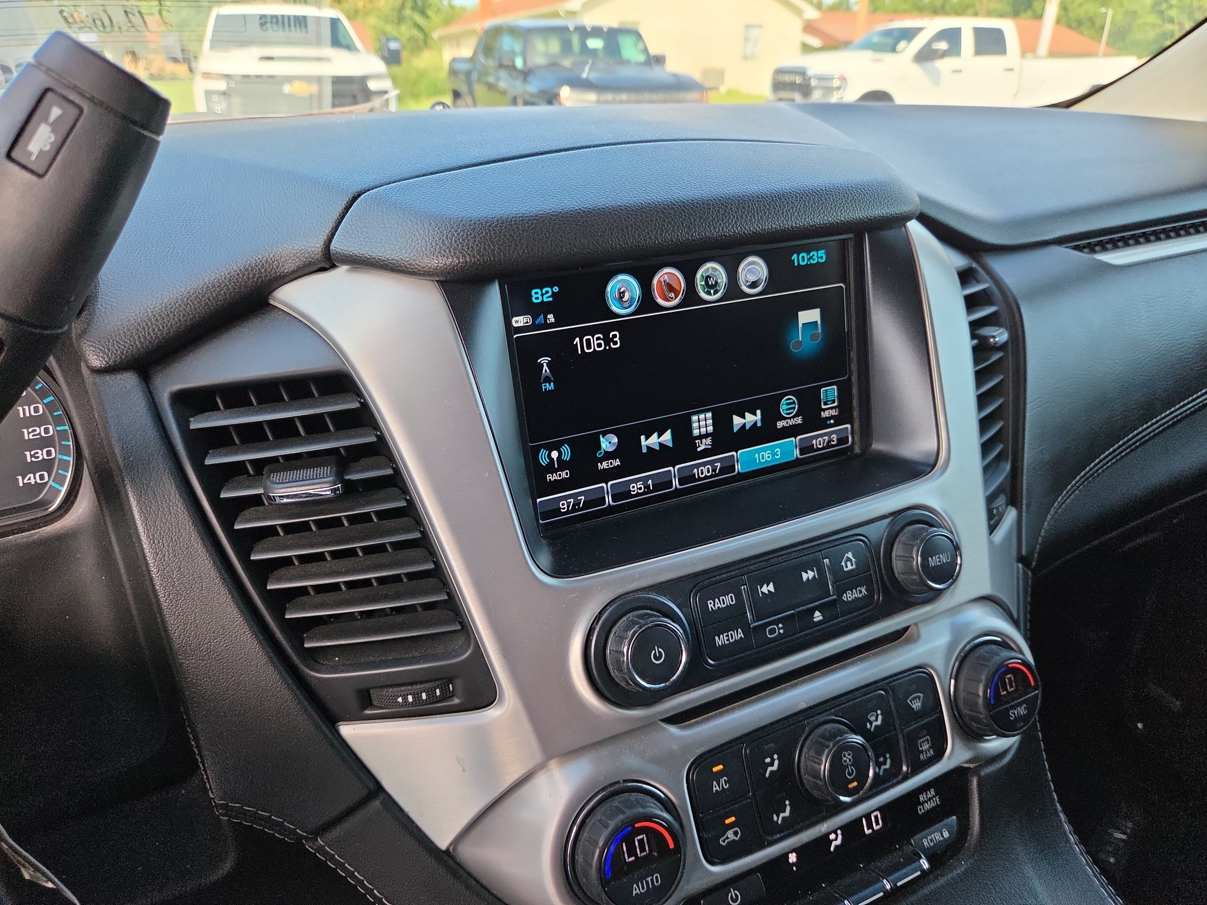Used 2018 GMC Yukon SLE w/ SLE Value Package AWD/4WD image 9