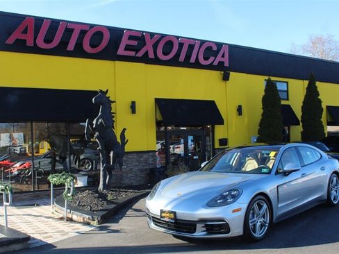 Used 2018 Porsche Panamera 4 AWD/4WD image 1