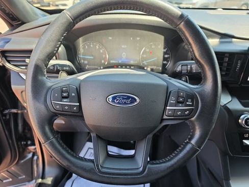 Used 2020 Ford Explorer XLT AWD/4WD image 14