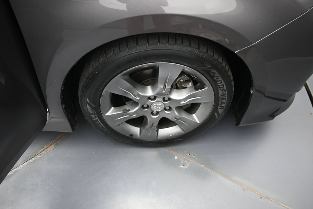 Used 2014 Toyota Sienna SE FWD image 32