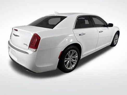 Used 2016 Chrysler 300 C RWD image 3