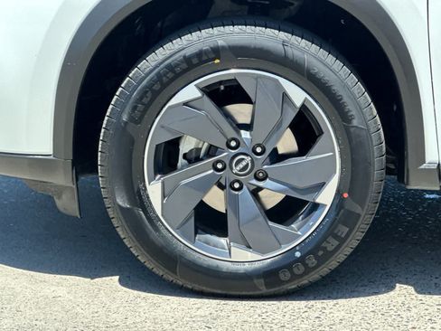 Used 2024 Nissan Rogue SV FWD image 27