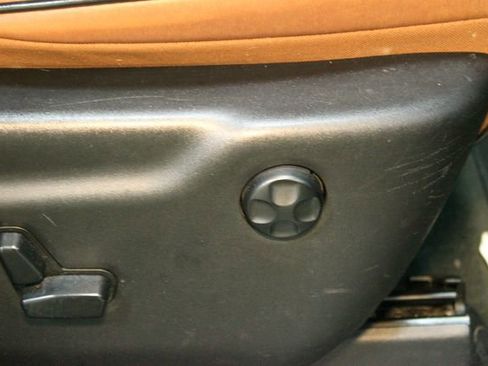 Used 2012 Jeep Grand Cherokee Overland image 12