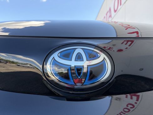 Used 2023 Toyota Sienna Limited FWD image 38