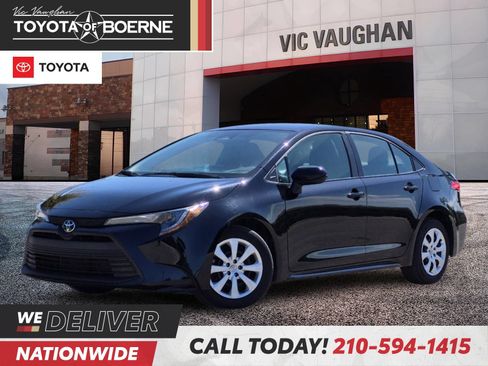 Certified 2025 Toyota Corolla LE FWD image 1