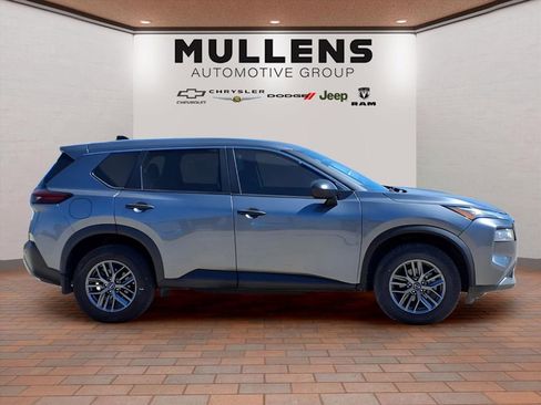 Used 2023 Nissan Rogue S FWD image 4