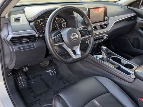 Used 2025 Nissan Altima 2.5 SR image 14