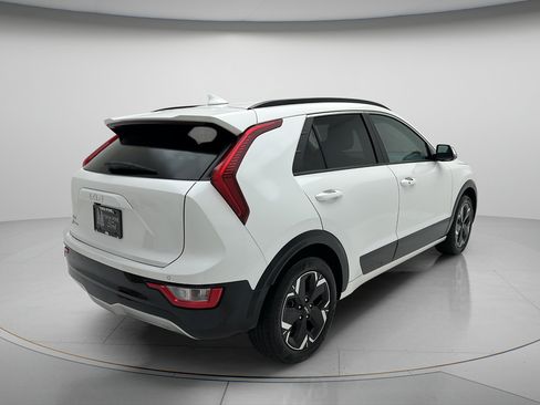 Used 2024 Kia Niro Wind w/ Wind Preserve Package FWD image 5