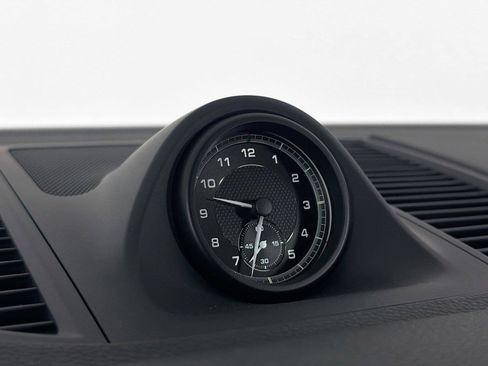 Certified 2026 Porsche Macan AWD/4WD image 17
