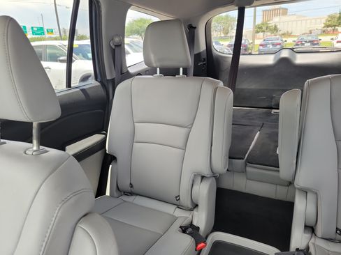 Used 2020 Honda Pilot Touring image 10