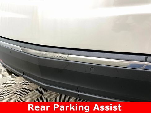 Used 2017 Cadillac XT5 Luxury w/ Driver Awareness Package image 18