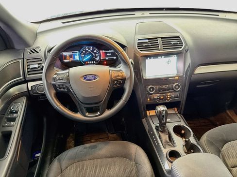 Used 2018 Ford Explorer XLT w/ Equipment Group 201A FWD image 24