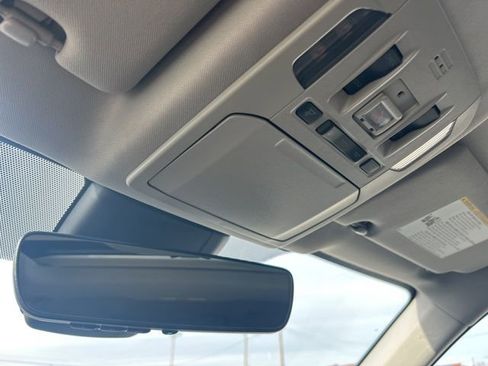 Used 2022 Toyota Highlander XLE image 27